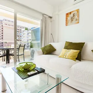 Pyr And Pool Views Apartamento